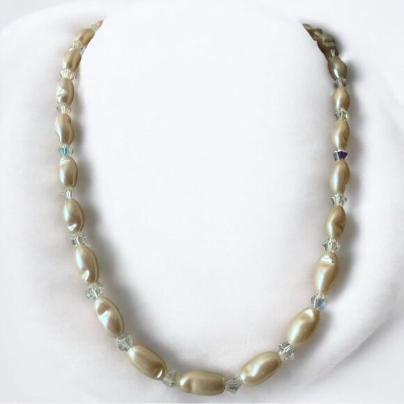 Vintage Faux Pearl & Crystal Bead Necklace with Gold Filigree Clasp - Picture 1 of 17